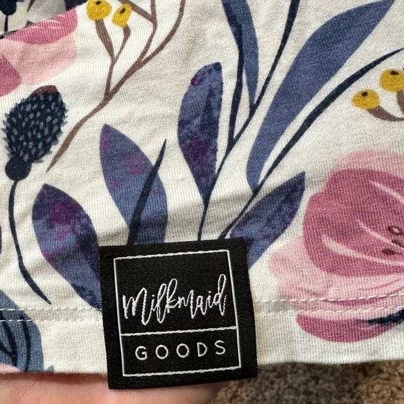 Milkmaid Goods Robe - Picture 3 of 12